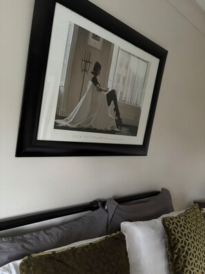 3 habitaciones, tabla de planchar con plancha, wifi y ropa de cama