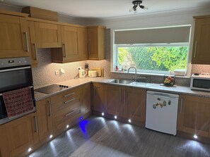 Private kitchen - Stylish and homely bungalow, quiet and perfectly situated for St Andrews. (Cupar)