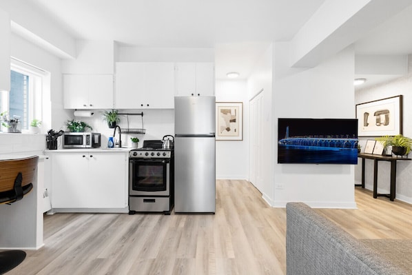 Fridge, microwave, oven, stovetop