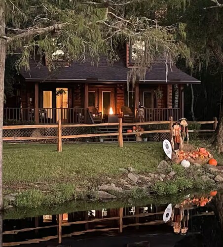 Riverbank Cabin-Saint Mary’s, Kingsland, and Amelia Island with pool and firepit