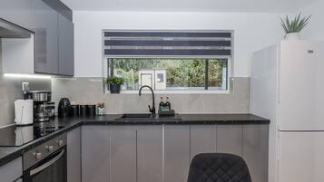 Dishwasher, cookware/dishes/utensils