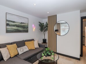 Living area - Milana (Tiverton)