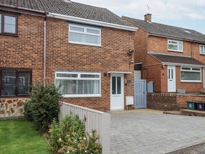 Exterior - Milana (Tiverton)