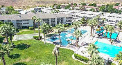 Lovely 2-bedroom condo with pools and AC in amazing St. George