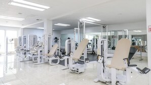 A clean, well-lit gym with various exercise machines and a large mirror wall. - Lovely 2-bedroom condo with pools and AC in amazing St. George (St. George)