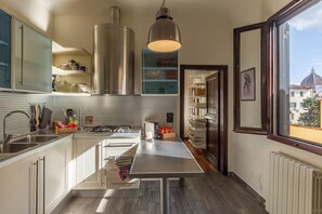 Mikrowelle, Ofen, Herdplatte, Geschirrspüler