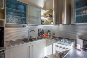 Mikrowelle, Ofen, Herdplatte, Geschirrspüler