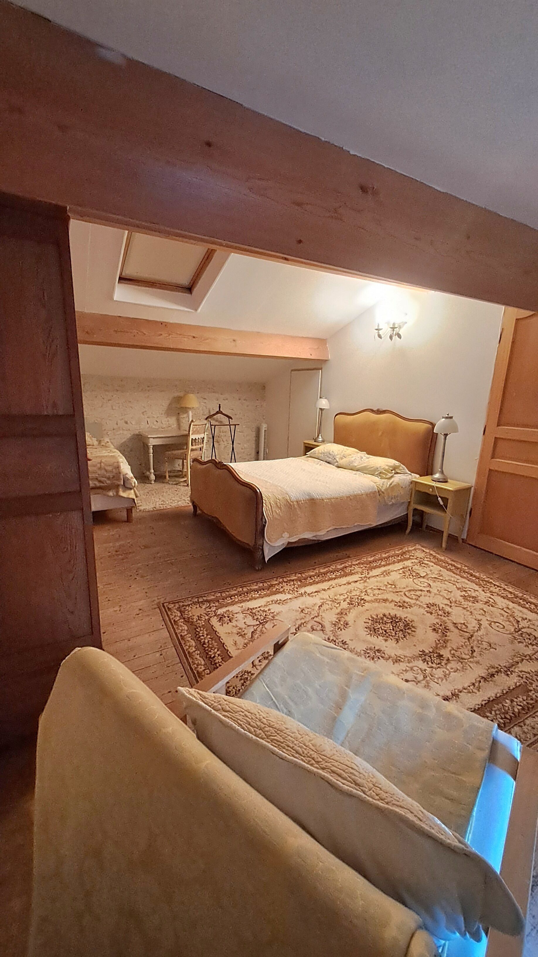 1 slaapkamer, een strijkplank/strijkijzer, internet, beddengoed