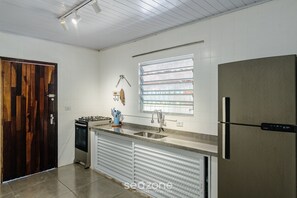 Basic Apartment | Private kitchen - House With Pool and Barbecue in Itamambuca Cpi0130 (Ubatuba)