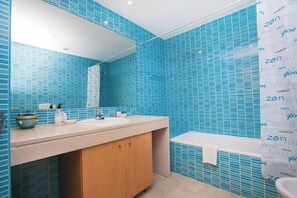 Shower, hair dryer, bidet, towels - Fabulous Sunny Pool&Garden Condo by BeCherish (Albufeira)