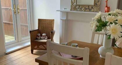 3 Bed Victorian Home in Norwich Sleeps 6 - 8