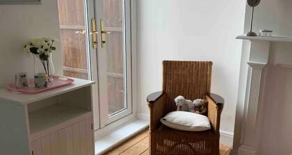 3 Bed Victorian Home in Norwich Sleeps 6 - 8