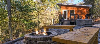 Hungry Hollow Hideaway - Luxury Cabin on Private Acreage