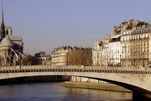 Unclassified image, 2 of 22, button - Elegant 3 Bedroom Apt Near Eiffel Tower - Alma (Paris)