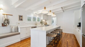 Fridge, microwave, oven, stovetop - Spencer House in Leura (Leura)