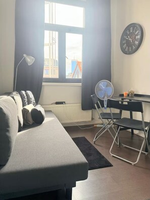 Living area - Compact studio in the center of Brussels (Bruxelles)