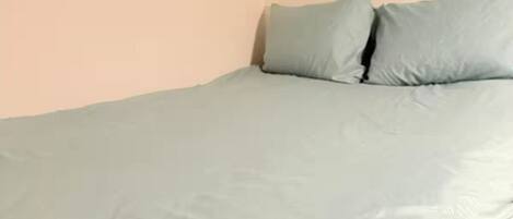 1 bedroom, iron/ironing board, internet, bed sheets