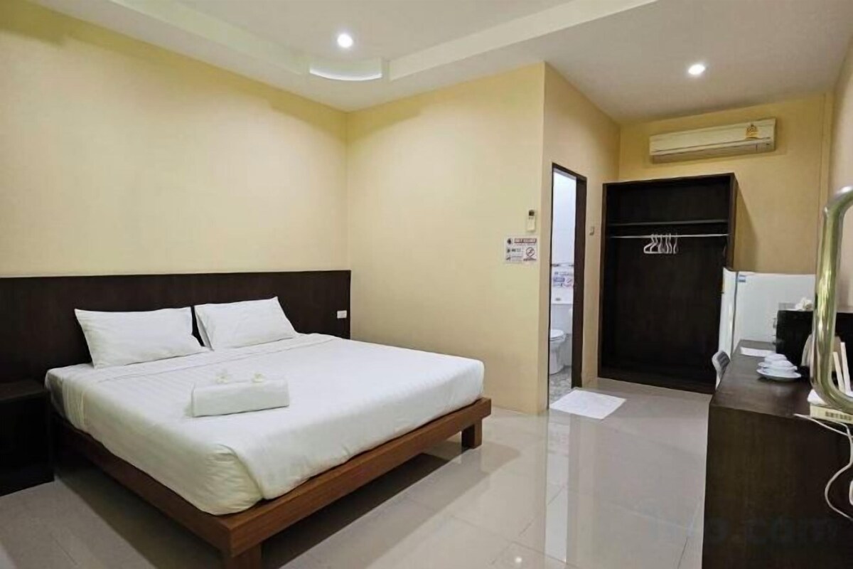 Down duvets, desk, blackout curtains, bed sheets