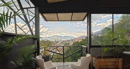 Luxury Suite - Rooftop, Jacuzzi & Balcony