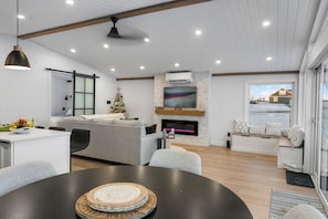 Dining - Cottage Retreat (Paroisse de Sainte-Marie)