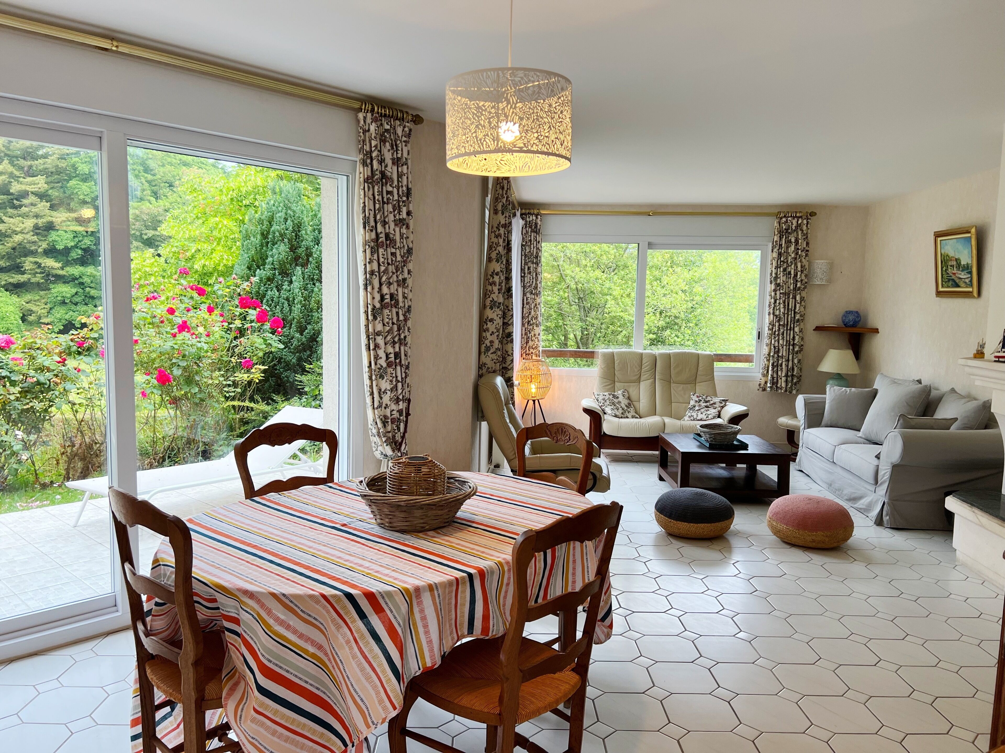 Televisie en een open haard