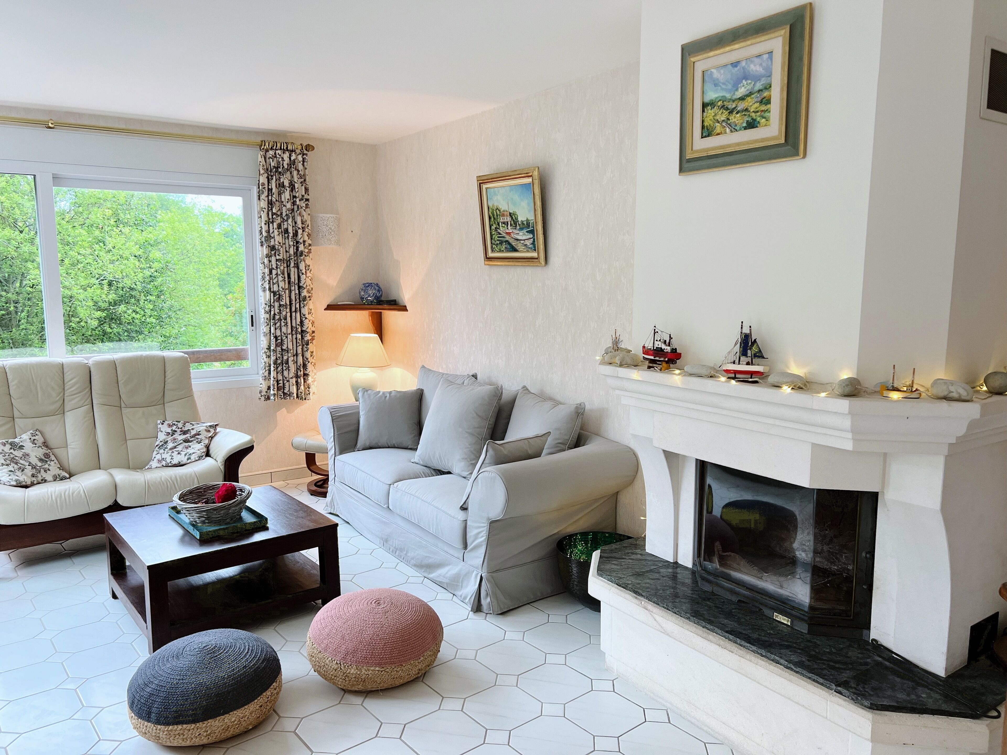 Televisie en een open haard