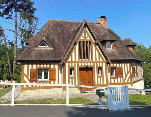 Charming Normandy Vacation Home for 10 Guests in Villers-sur-Mer