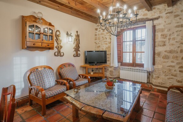 TV, fireplace, DVD player, stereo