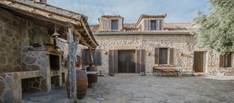 Rural House 'El Escondite De Los Duendes' with Mountain View, Private Garden and Wi-Fi