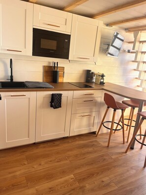 Fridge, microwave, stovetop, coffee/tea maker - A nugget with a 180° view of the ocean and its splendid sunsets. (Lacanau)