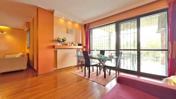 ์ํํธ | 2 ๊ฐ์ ์นจ์ค, ์ธํฐ๋ท