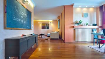 ์ํํธ | 2 ๊ฐ์ ์นจ์ค, ์ธํฐ๋ท