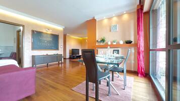 Apartment | 2 bedrooms, desk, Internet