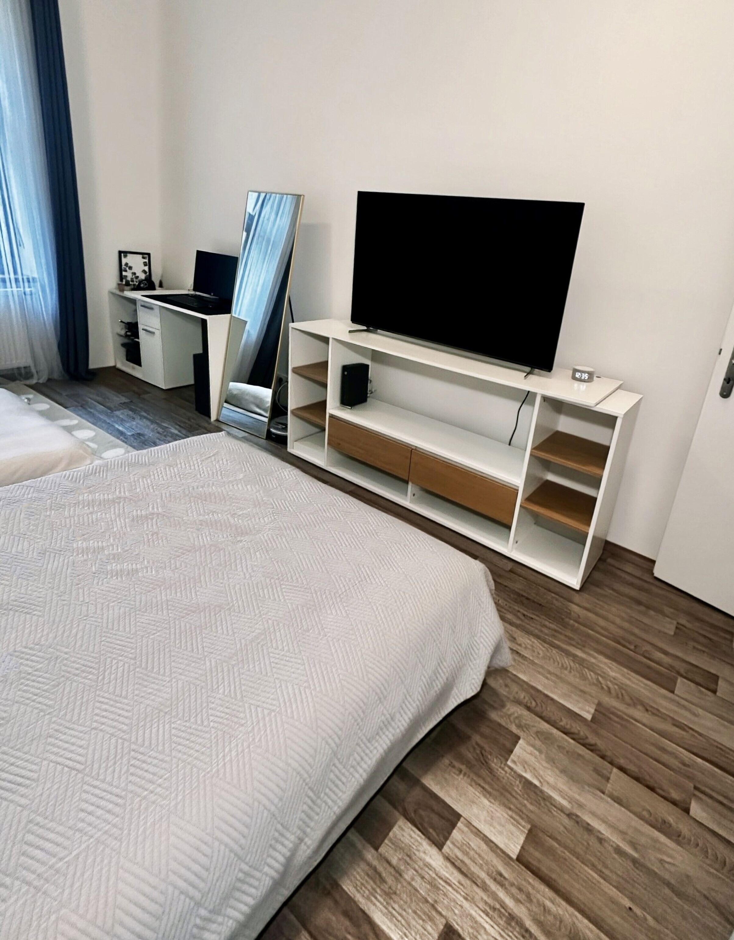 Apartment, 1 Bedroom, Smoking, River View | Room amenity