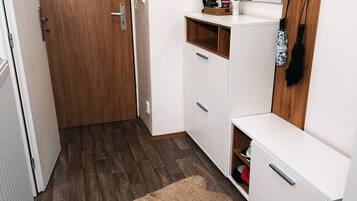 Apartment, 1 Bedroom, Smoking, River View | Interior