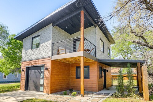 New construction home near downtown Delano!