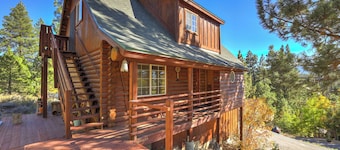 2BR Truckee Cabin w/ Mnt Views/ Hikes / 10 min Donner Lake / 5 min to Downtown