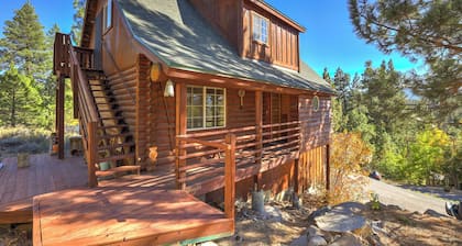 2BR Truckee Cabin w/ Mnt Views/ Hikes / 10 min Donner Lake / 5 min to Downtown