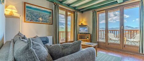 Apartment, 2 Bedrooms, Mountain View, Mountainside | Mountain view