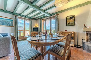 Apartment, 2 Bedrooms, Mountain View, Mountainside | In-room dining