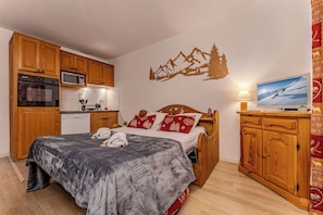Apartamento, vista para a montanha | Roupas de cama de algodão egípcio, roupas de cama premium, escrivaninha