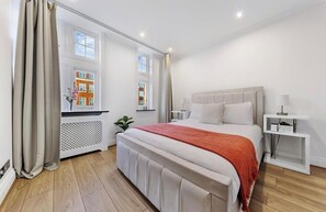 Deluxe appartement, uitzicht op de stad | Een strijkplank/strijkijzer, gratis wifi