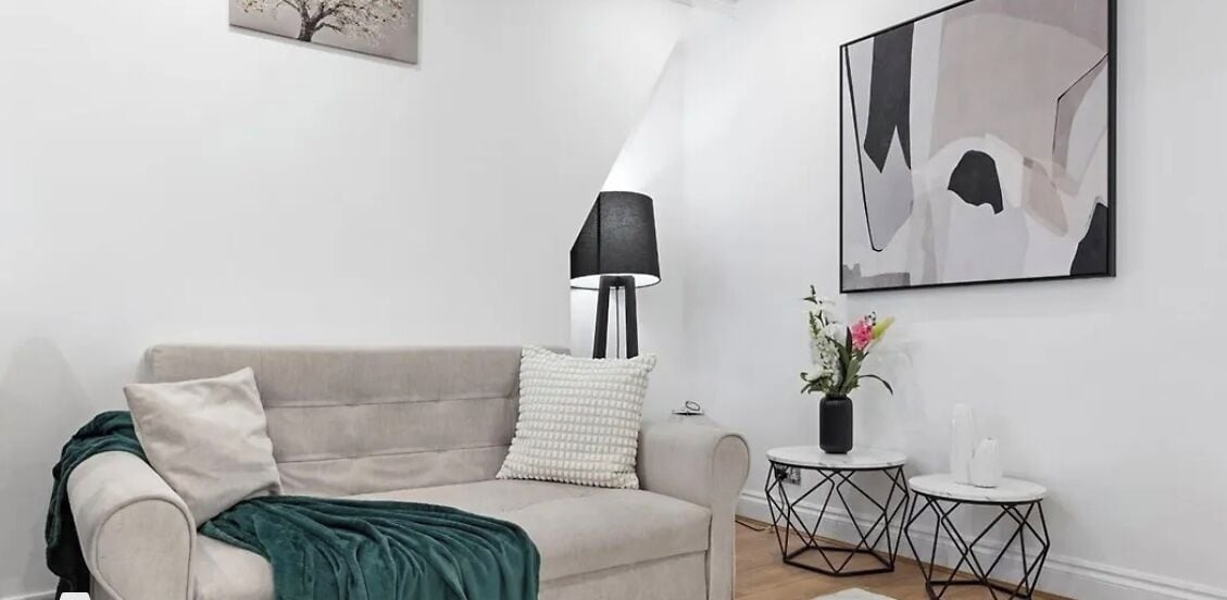 Appartement Deluxe, vue ville | Coin séjour | Télévision à écran plat