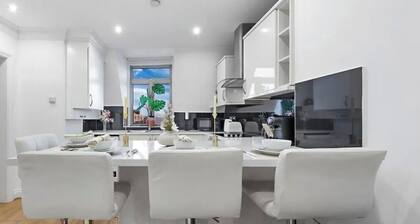 The High Street Kensington