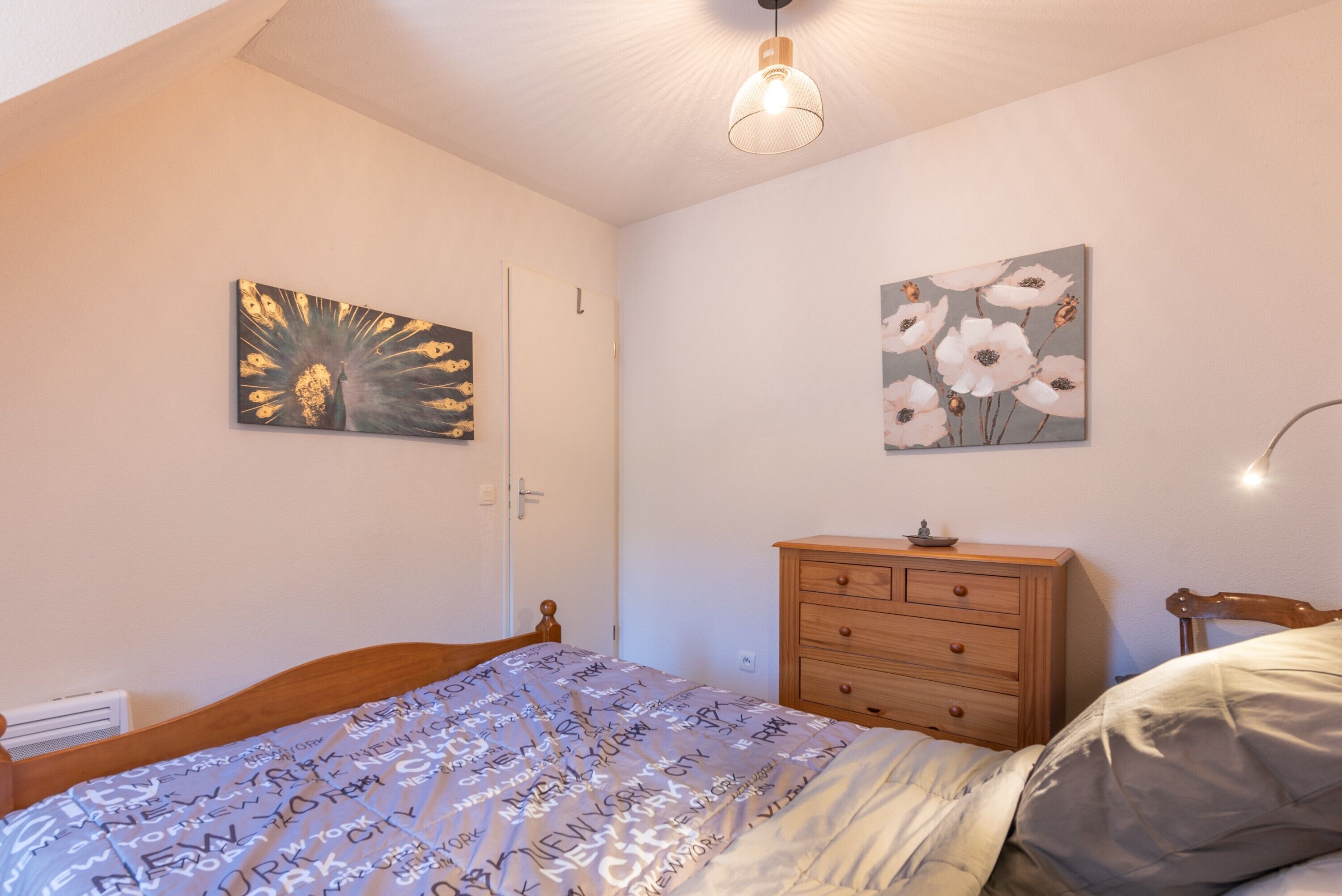 2 bedrooms, iron/ironing board, WiFi