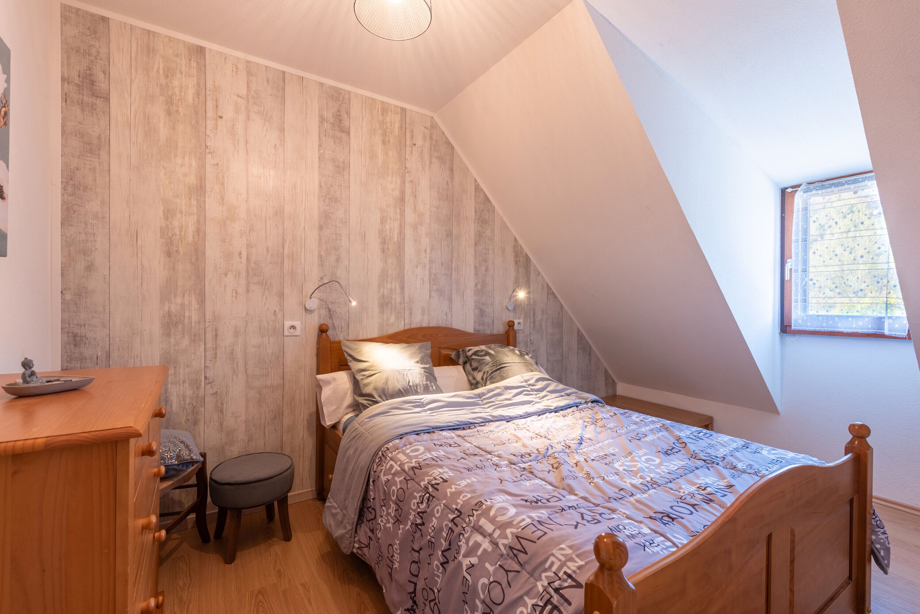 2 bedrooms, iron/ironing board, WiFi