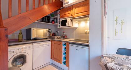 Gîte 'Clarabide' con vistas a la montaña, terraza privada y Wi-Fi