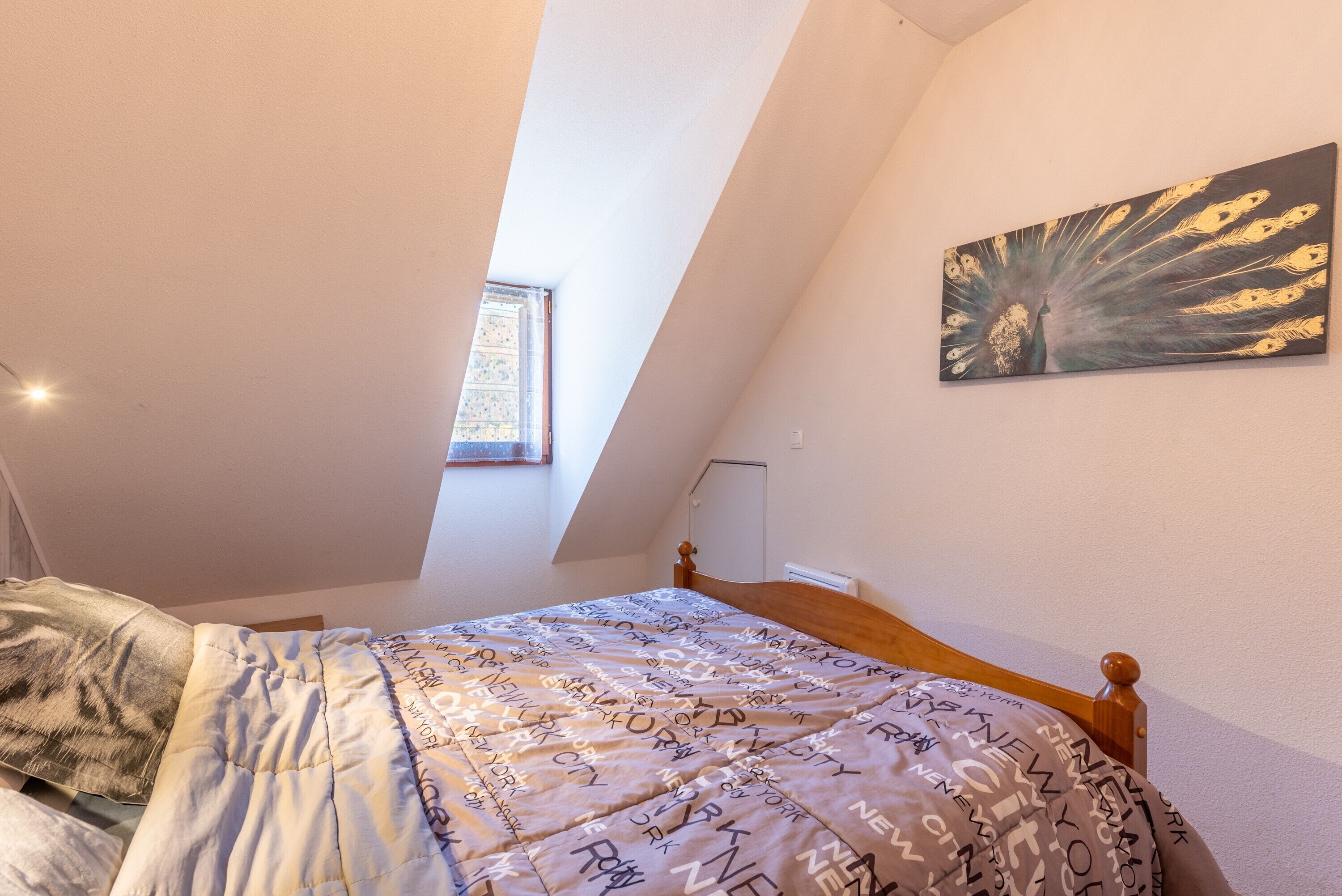 2 bedrooms, iron/ironing board, WiFi