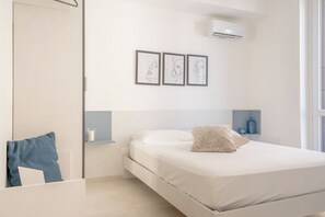 2 habitaciones, tabla de planchar con plancha y ropa de cama 