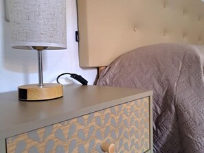 2 عدّة غرف نوم وملاءات أسرّة